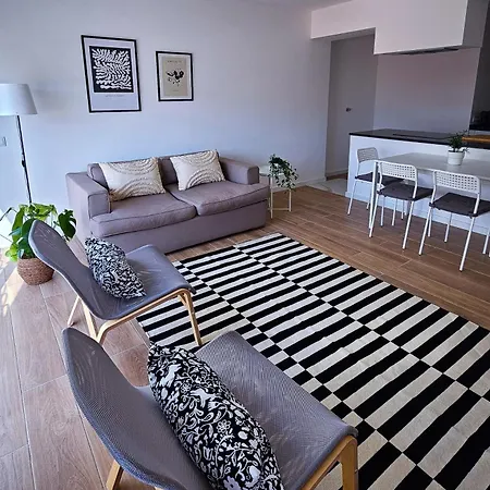 Apartment Carmo Center 2 *